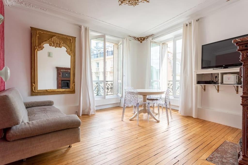 Le Marais, Fantastic View On Archives Nationales Paris Exterior foto